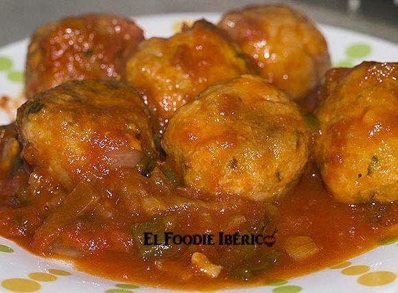 albóndigas de pavo especiadas con salsa de tomate