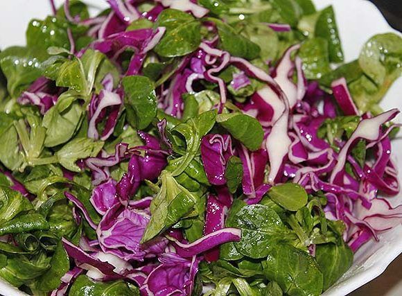 ensalada de berros, lombarda y remolacha