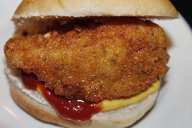 Hamburguesa de pollo rebozado al estilo Kentucky