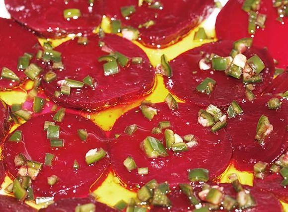 ensalada de remolacha y chiles verdes picados