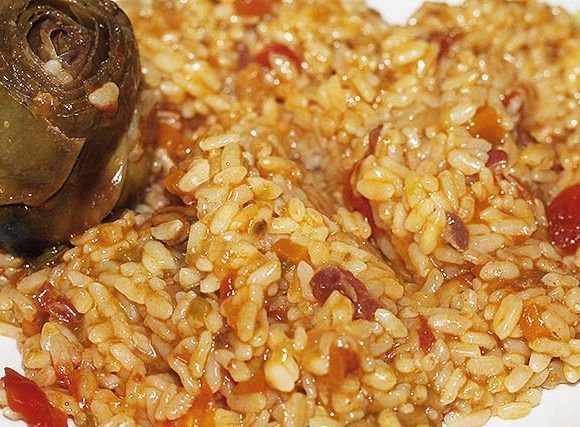 Arroz con alcachofas y jamón serrano en olla a presión