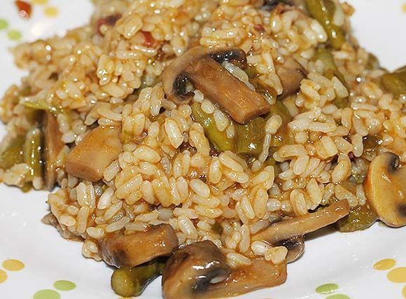 arroz con espárragos trigueros y champiñones