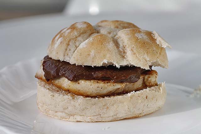 Hamburguesa de pollo con paté de morcilla
