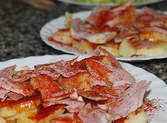 2 platos de lacón a la gallega recién hechos